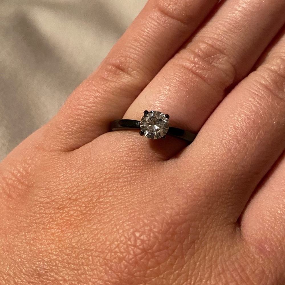 Solitaire cz stone ring - Picture 2 of 3